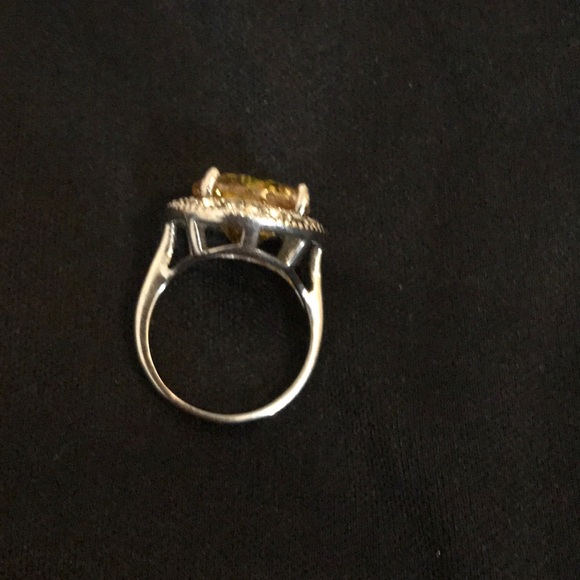 Yellow Jeweled Ring - Picture 4 of 6